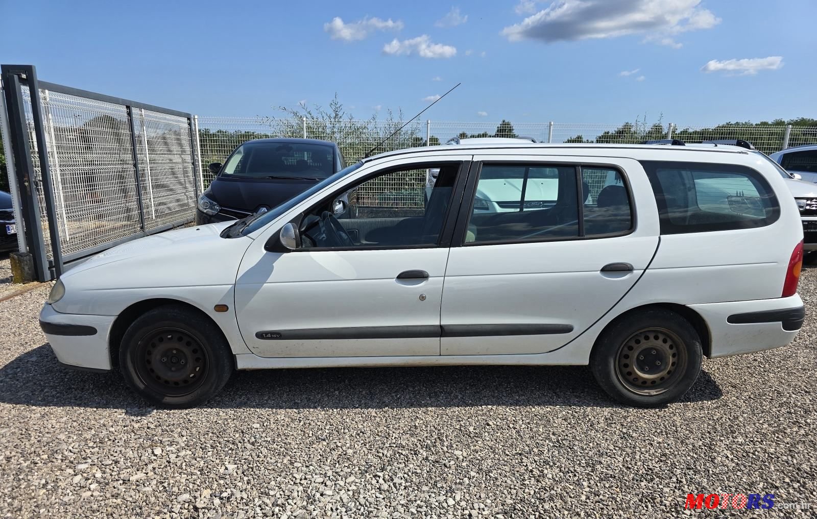 2001' Renault Megane Break photo #2