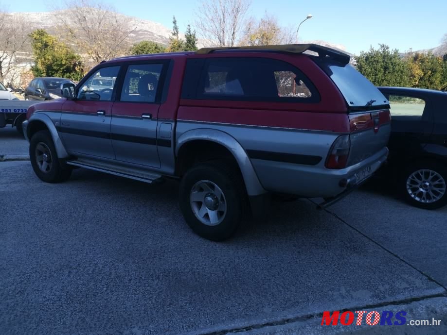 2002' Mitsubishi L200 2.5Tdi photo #3