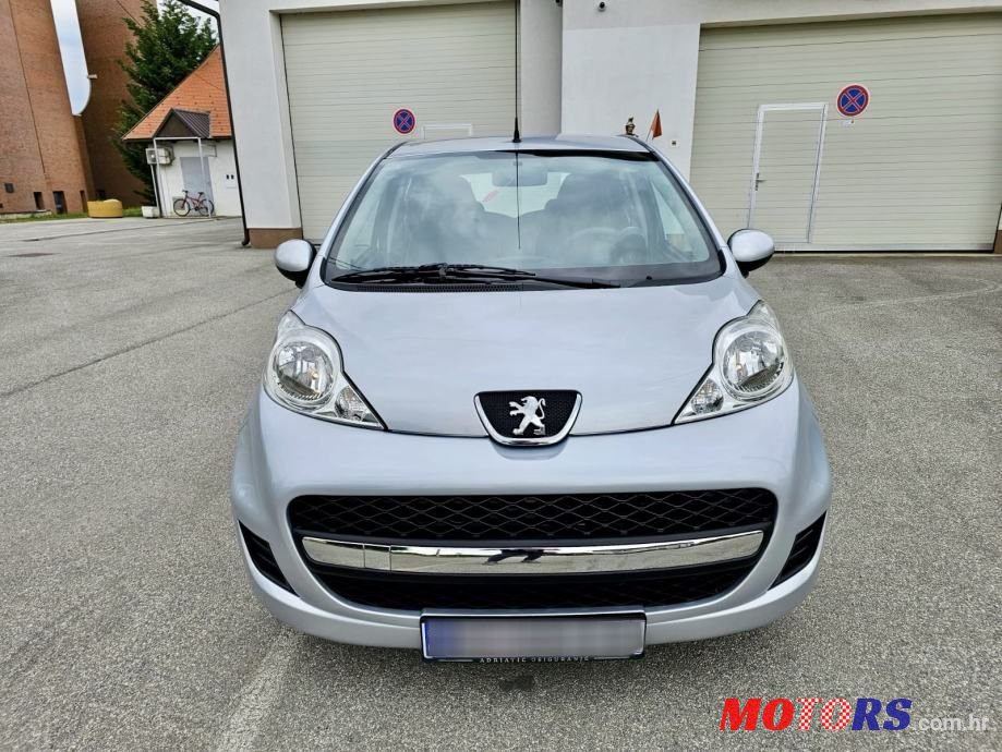 2009' Peugeot 107 1,0 photo #3