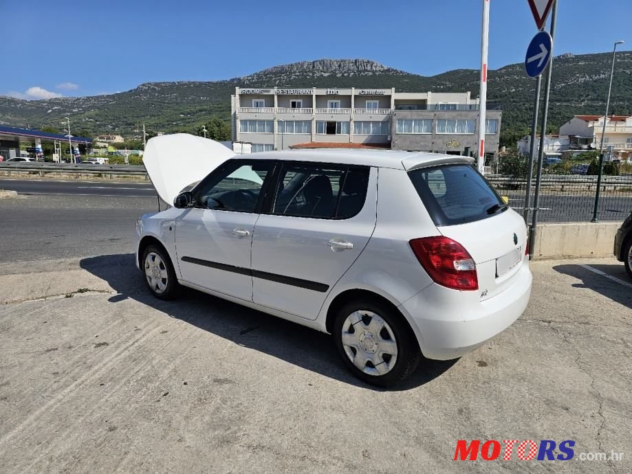 2011' Skoda Fabia 1,6 Tdi photo #2