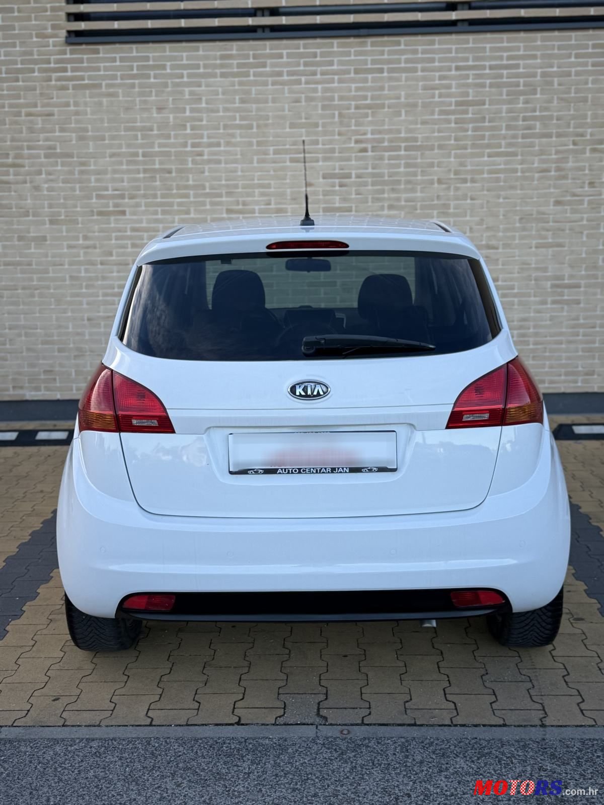 2010' Kia Venga photo #5