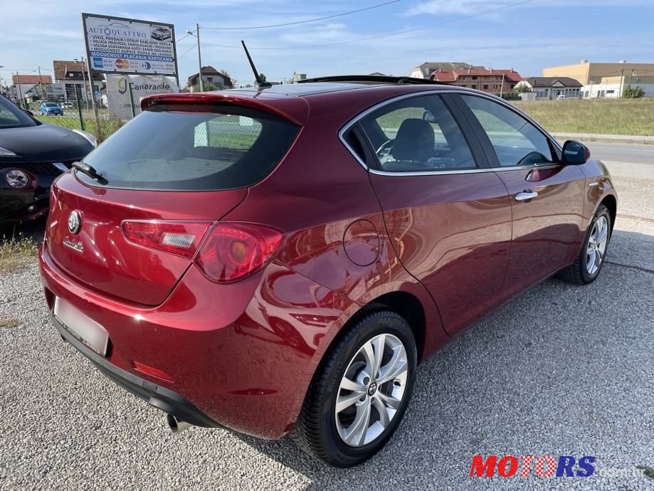 2011' Alfa Romeo Giulietta 2,0 photo #5