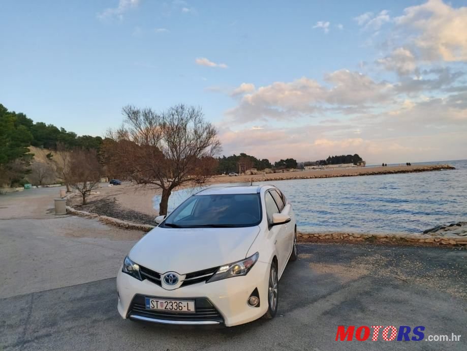 2014' Toyota Auris Karavan photo #1