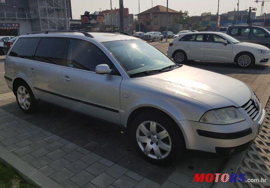 2003' Volkswagen Passat Variant photo #1