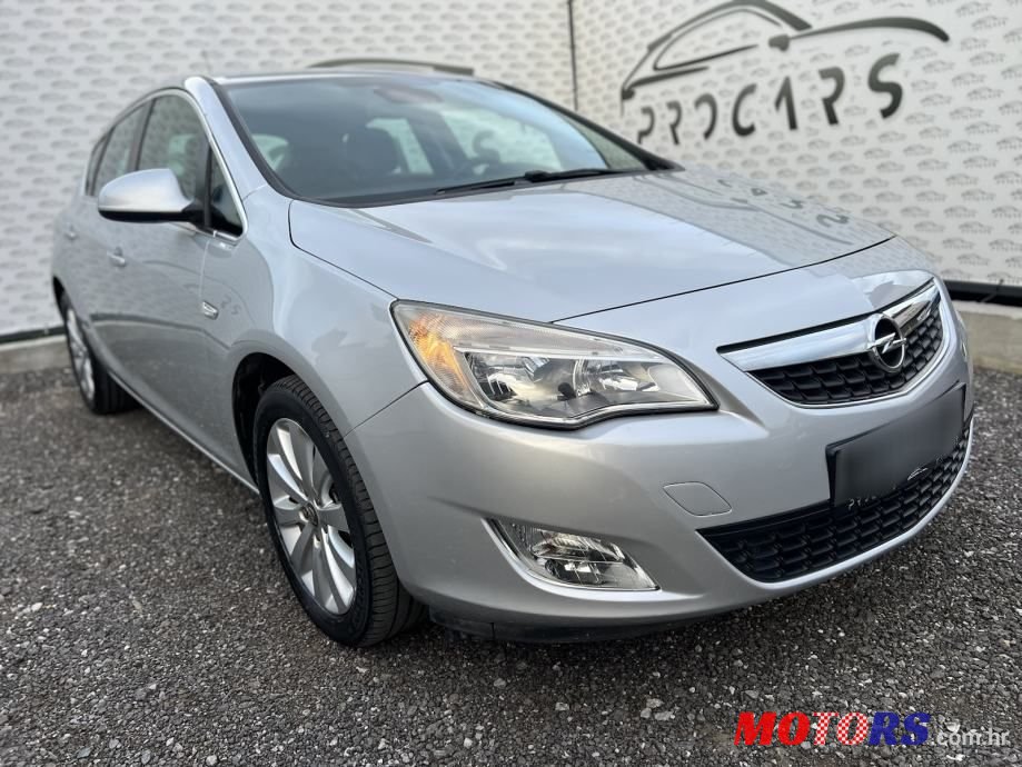 2013' Opel Astra 1,7 Cdti Classic photo #2