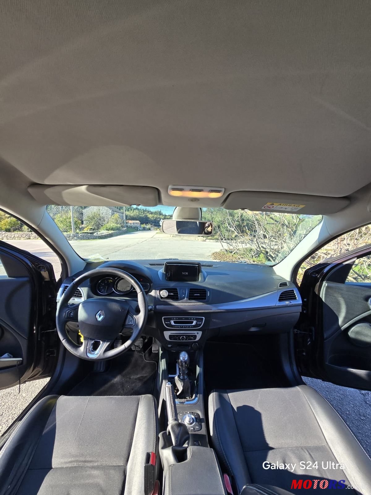 2015' Renault Megane Grandtour photo #5