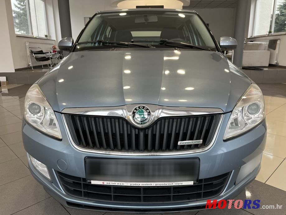 2011' Skoda Fabia Combi photo #2