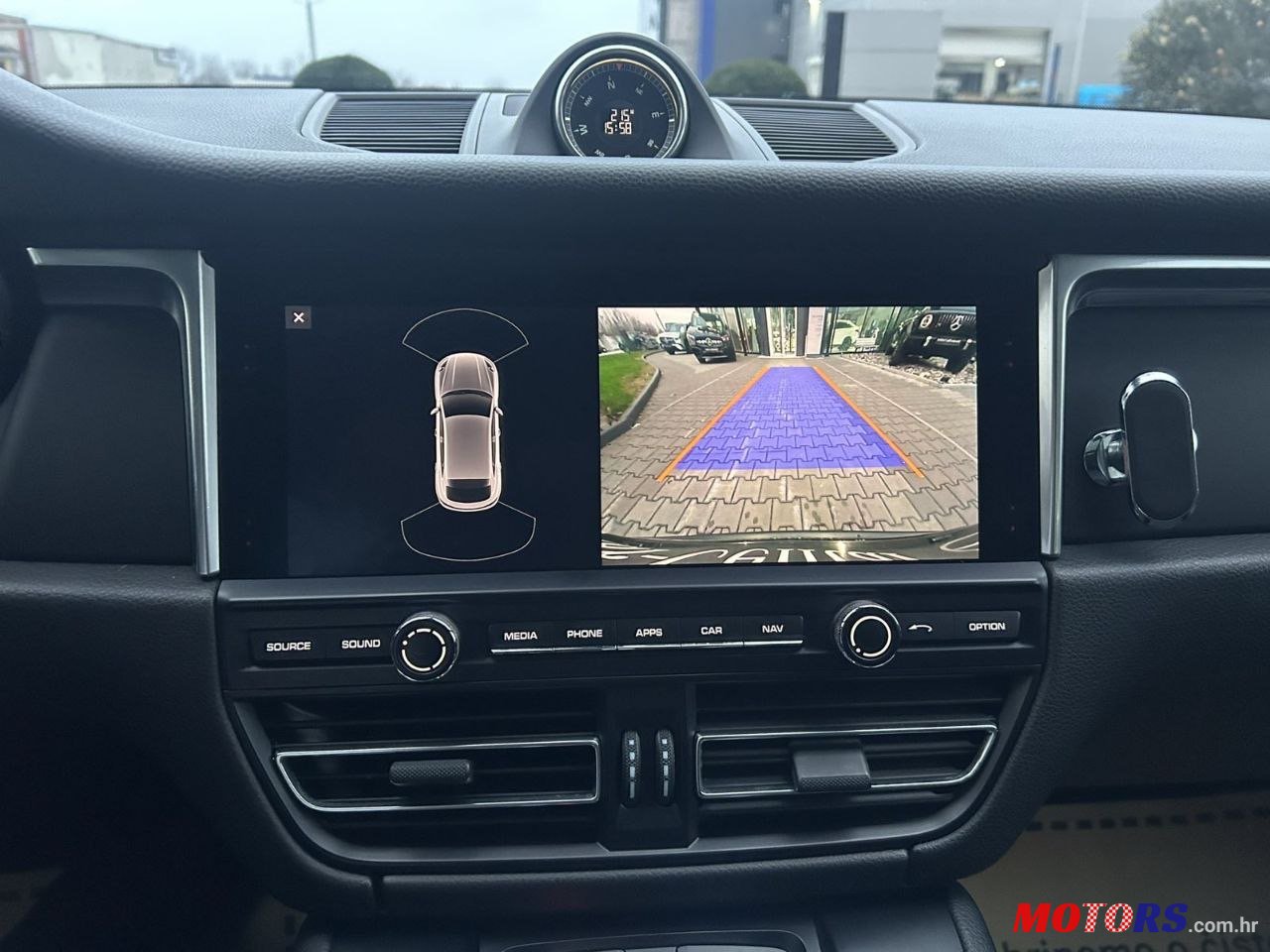 2021' Porsche Macan Porsche Macan 2021 photo #6