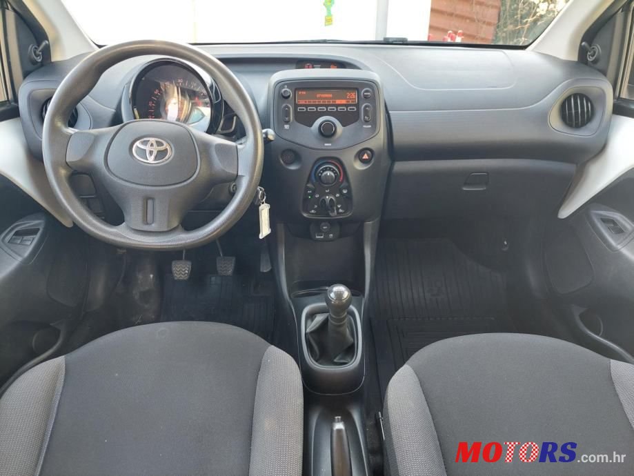 2016' Toyota Aygo 1,0 photo #5
