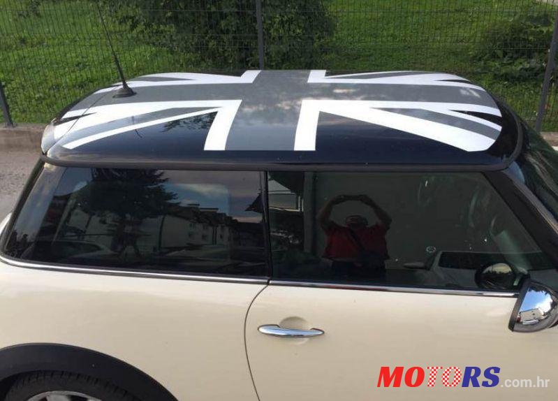 2011' MINI Cooper Cooper D photo #1