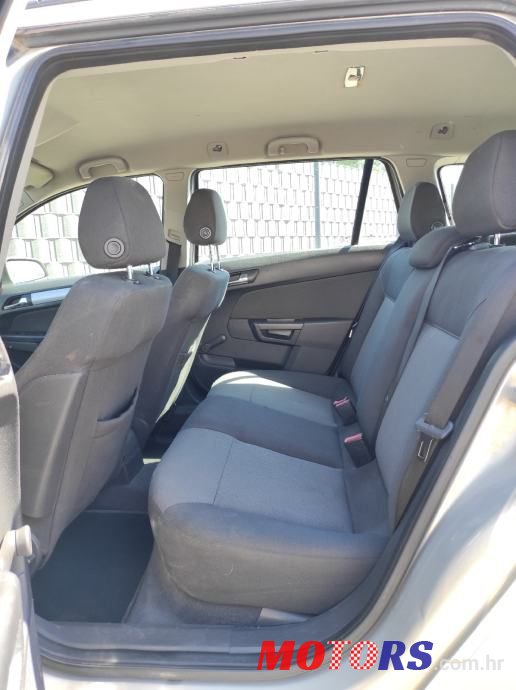 2006' Opel Astra Karavan photo #5