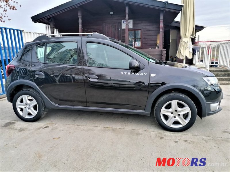 2014' Dacia Sandero photo #6