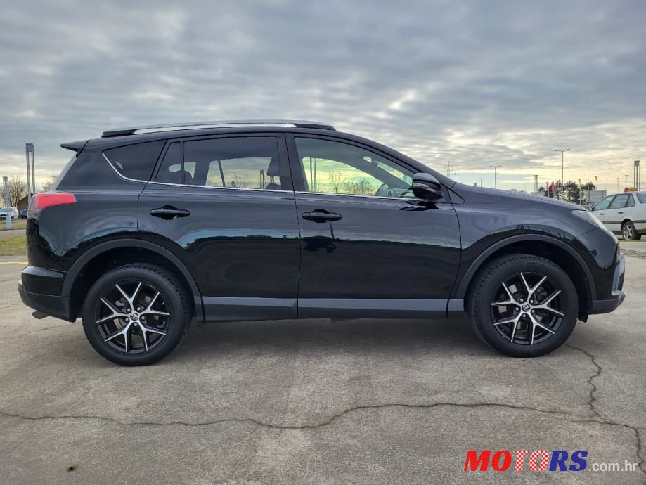 2015' Toyota RAV4 photo #5