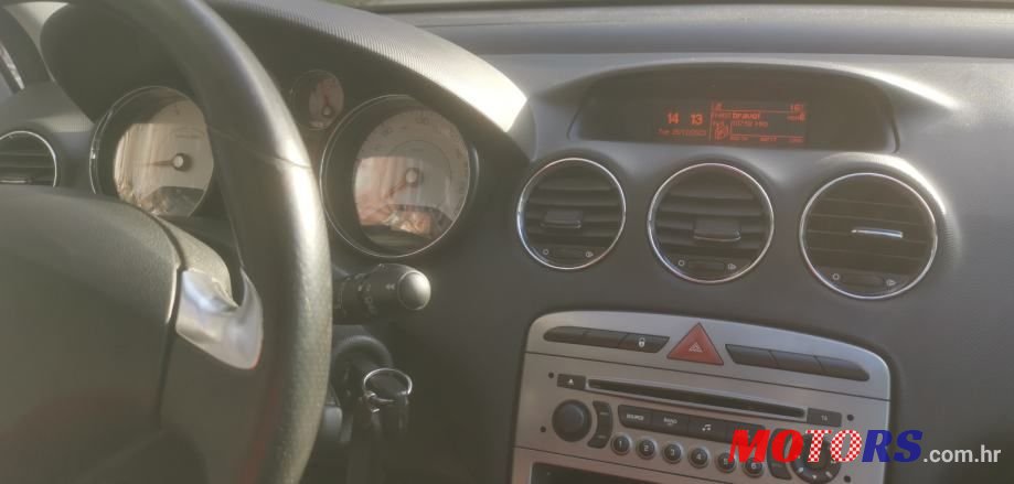 2012' Peugeot 308 photo #6