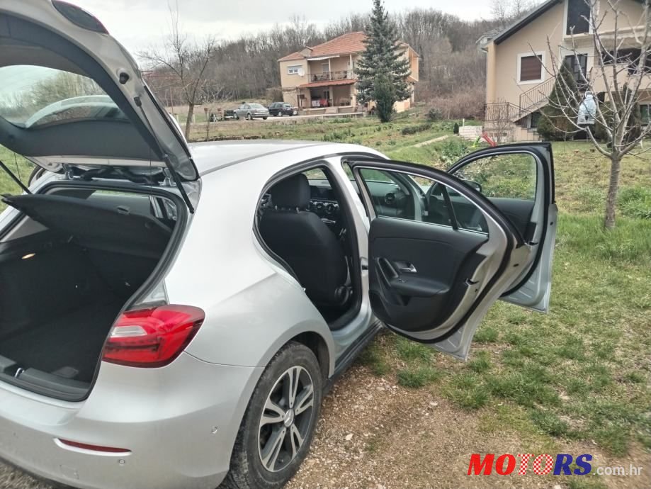 2020' Mercedes-Benz A-Klasa 160 D photo #6