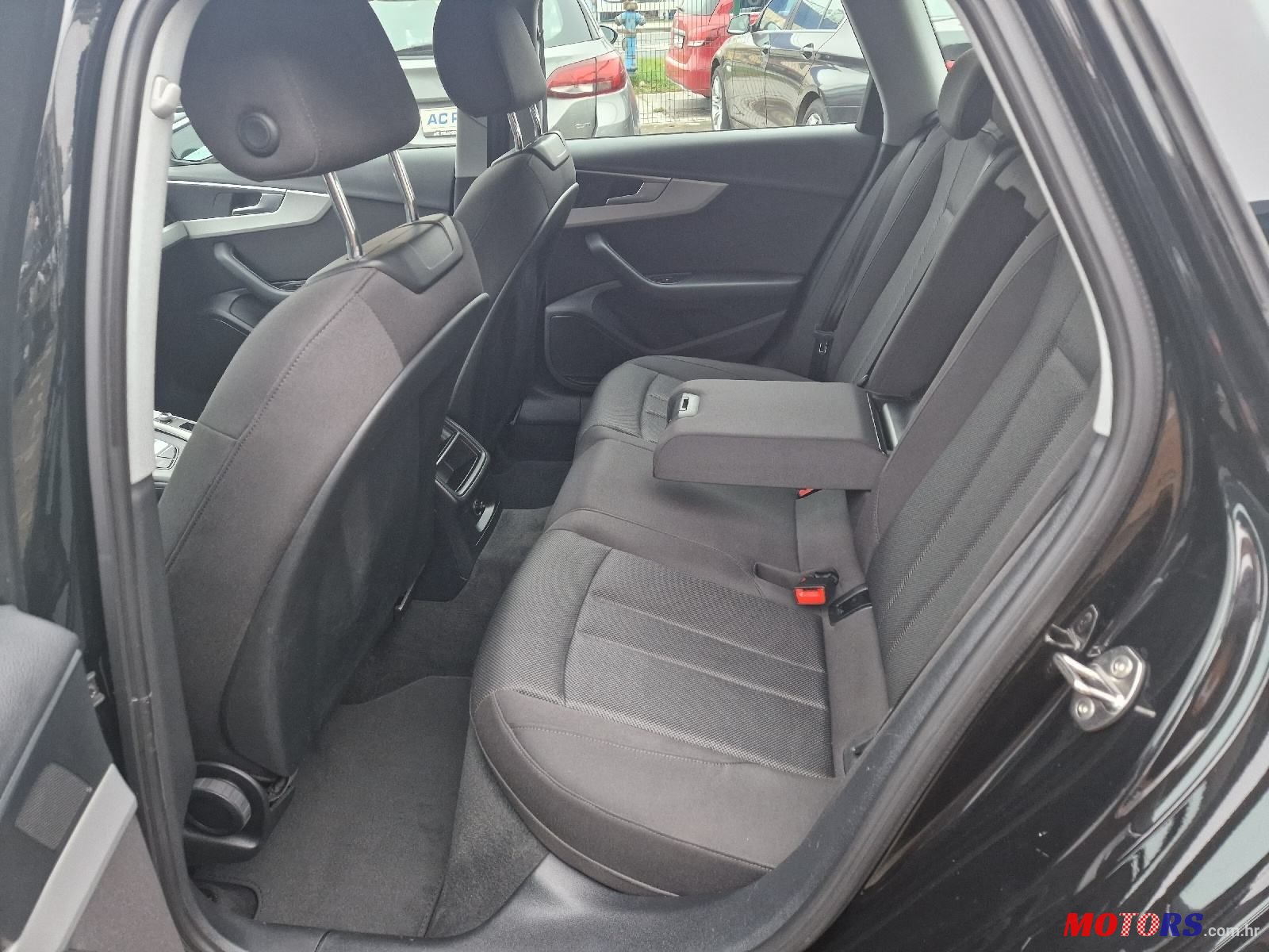 2019' Audi A4 Avant photo #6