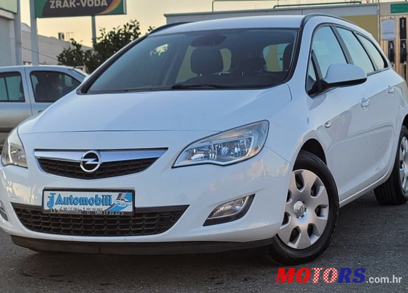 2011' Opel Astra Karavan photo #1