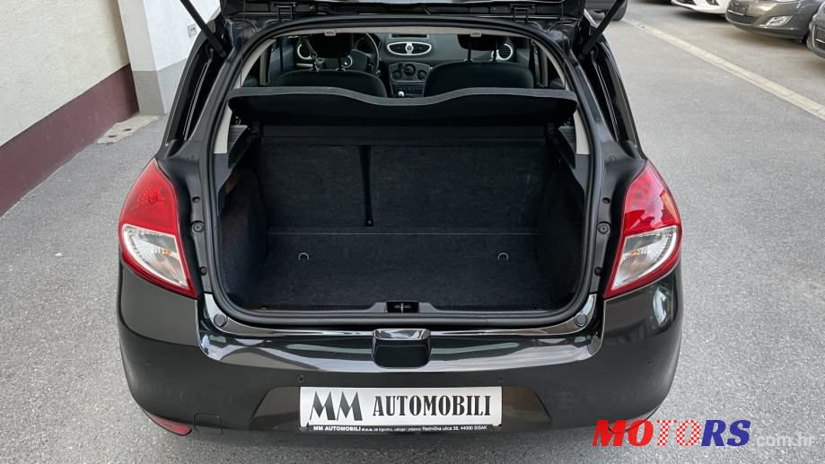 2011' Renault Clio photo #6