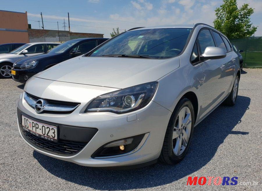 2013' Opel Astra Karavan photo #1