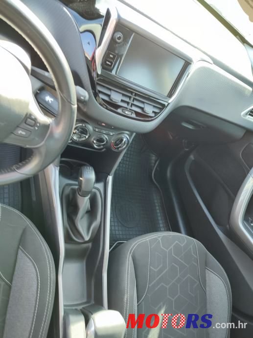 2018' Peugeot 2008 1,6 Bluehdi photo #6