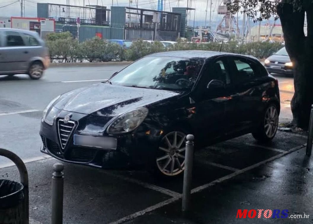 2012' Alfa Romeo Giulietta 2,0 photo #6