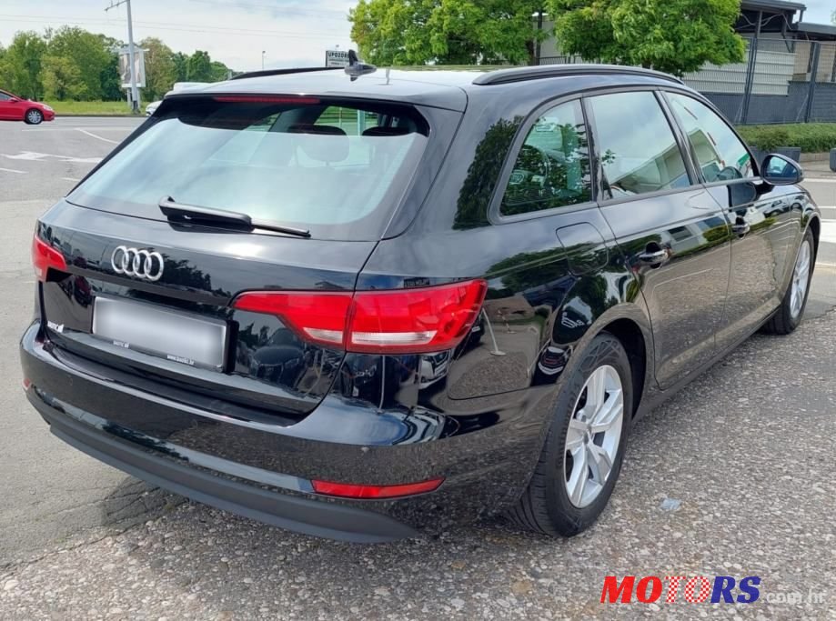 2018' Audi A4 Avant photo #2