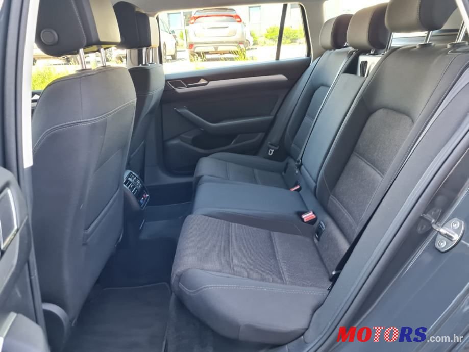 2018' Volkswagen Passat Variant photo #4