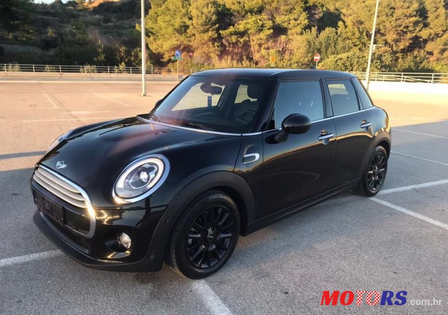 2015' MINI Cooper Cooper D photo #1