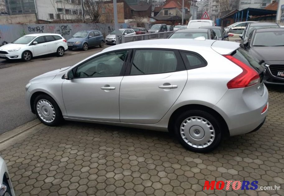 2015' Volvo V40 D2 photo #1