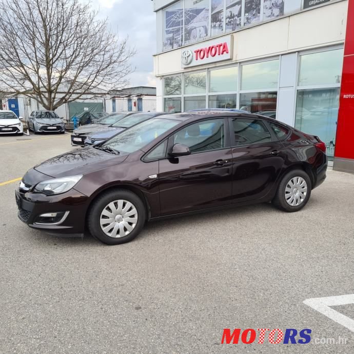 2013' Opel Astra photo #3