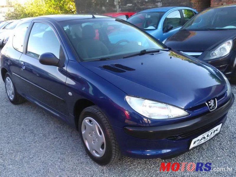 2002' Peugeot 206 206 1,1 photo #1