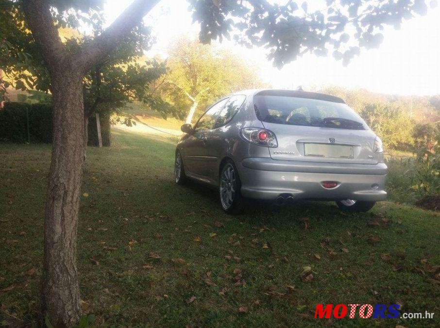2002' Peugeot 206 206 1,6 16V photo #1
