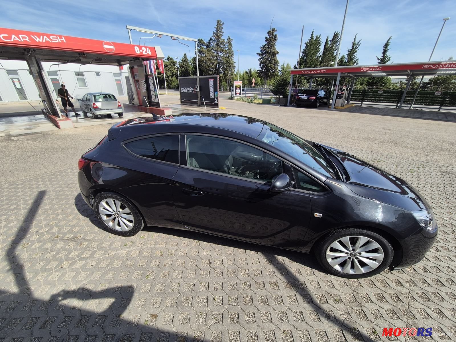 2014' Opel Astra Gtc photo #4