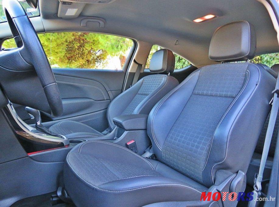 2013' Opel Astra Coupe photo #1