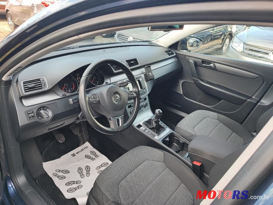 2014' Volkswagen Passat Variant photo #5