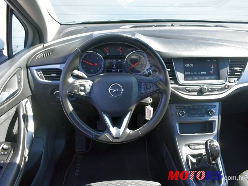 2020' Opel Astra photo #4