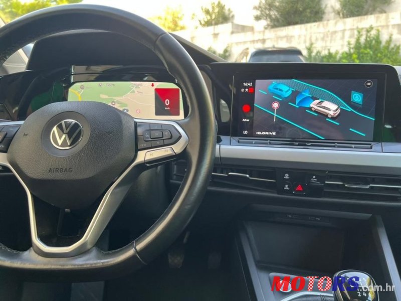 2020' Volkswagen Golf 8 1,0 Tsi photo #2