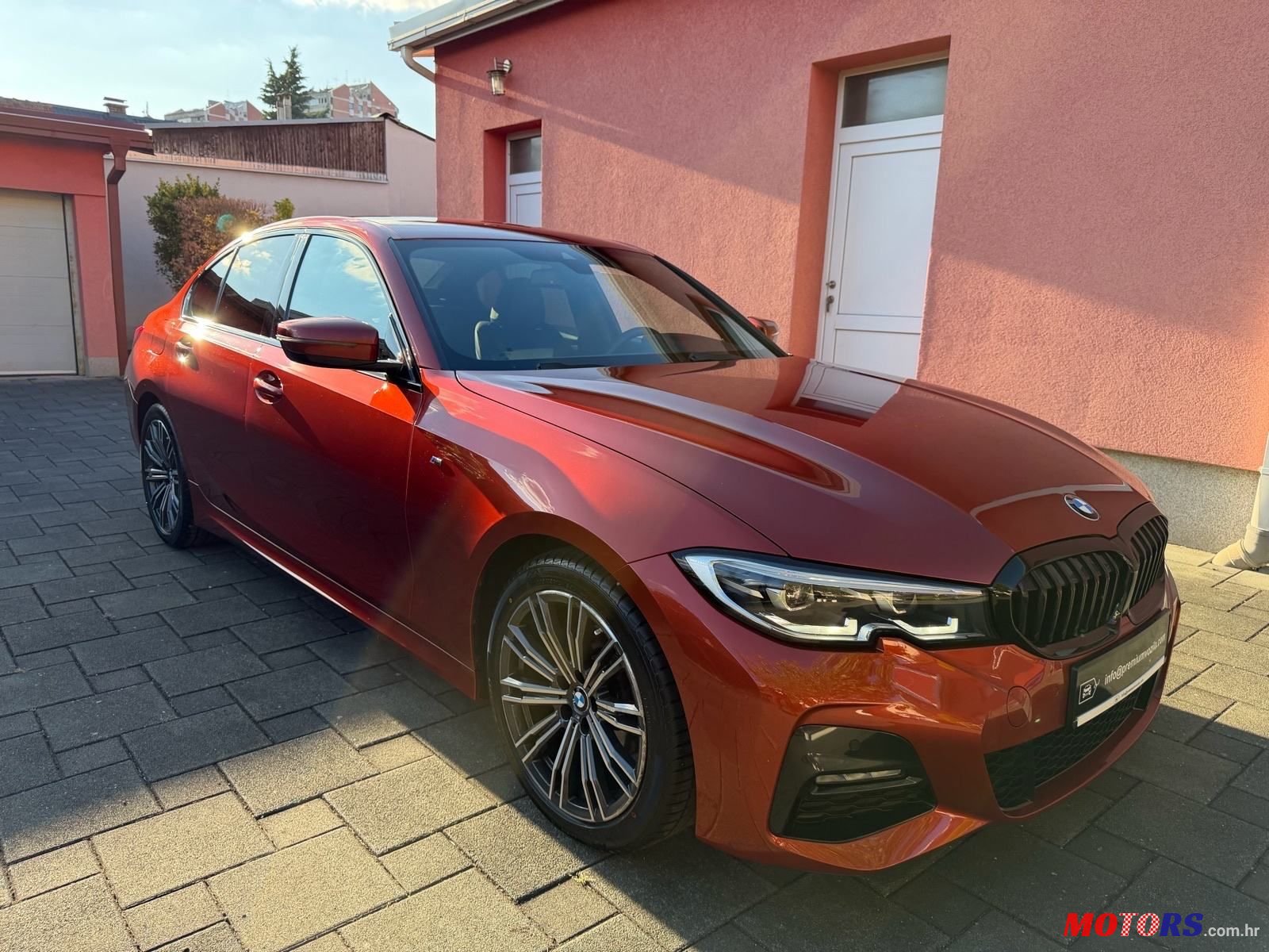 2019' BMW Serija 3 318D photo #1