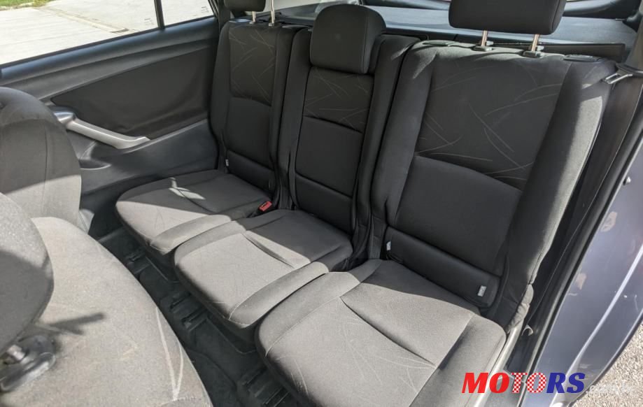 2010' Toyota Verso 1.6 photo #4