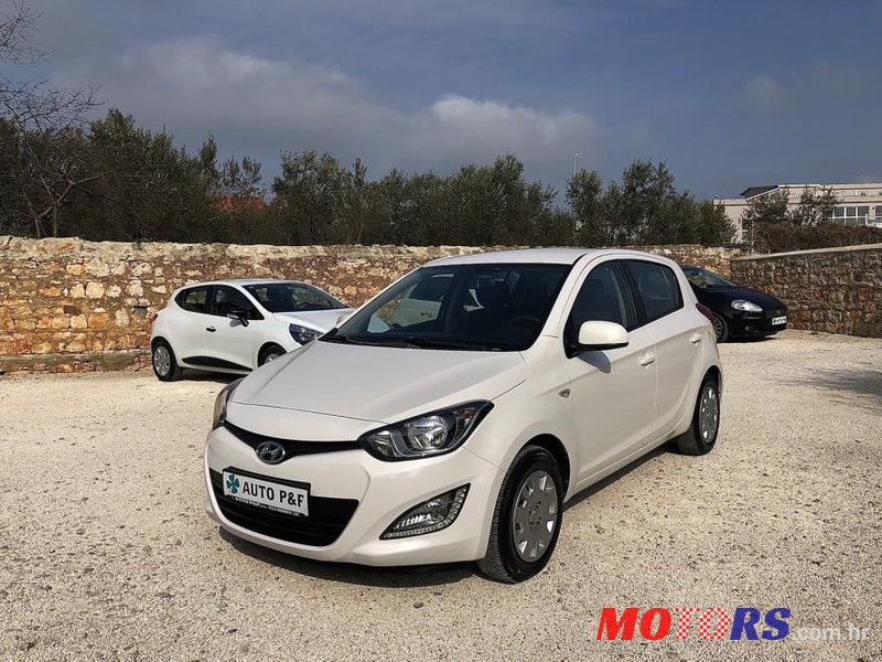 2013' Hyundai i20 photo #2