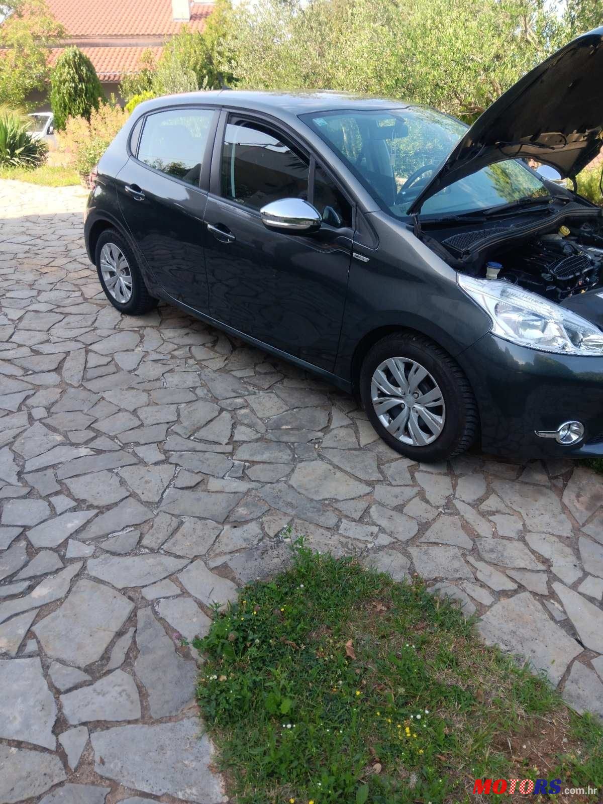 2013' Peugeot 208 1,2 Vti photo #3