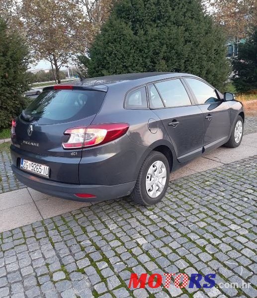 2010' Renault Megane Grandtour photo #3