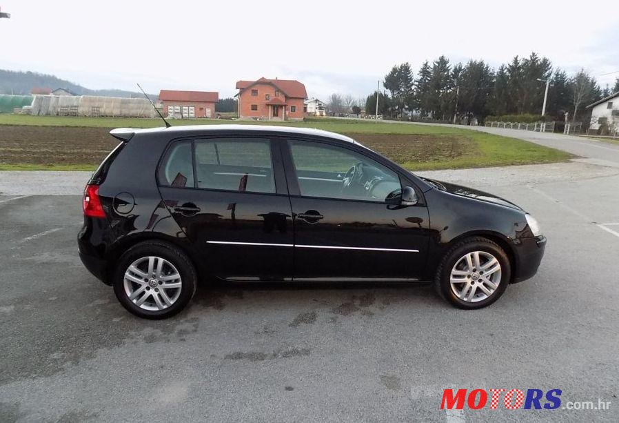 2008' Volkswagen Golf V 1,9 Tdi photo #1
