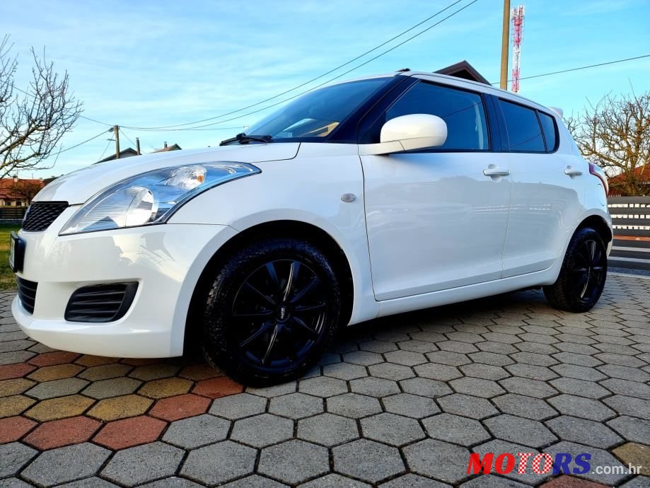 2013' Suzuki Swift 1,2 Se Ac photo #2