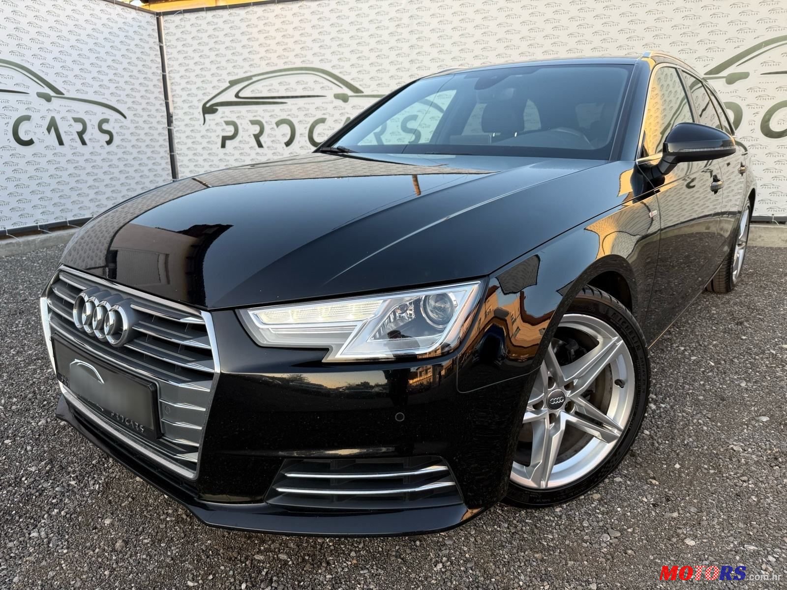 2016' Audi A4 Avant photo #2