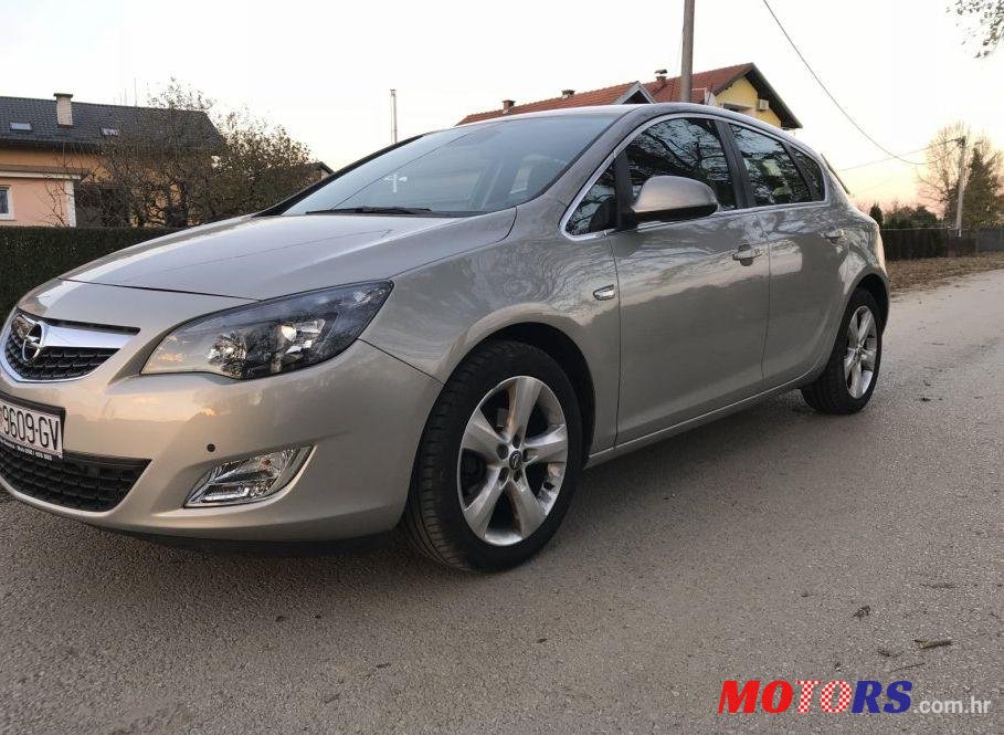 2010' Opel Astra 1,6 photo #1