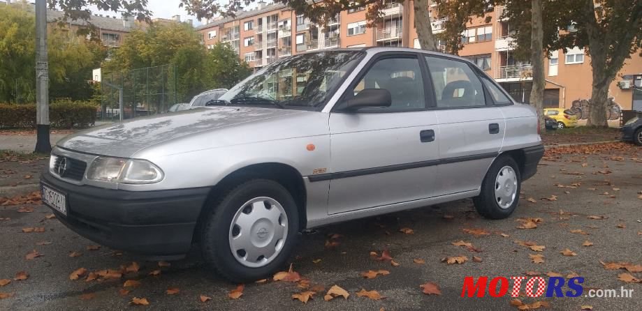 2001' Opel Astra Classic photo #1