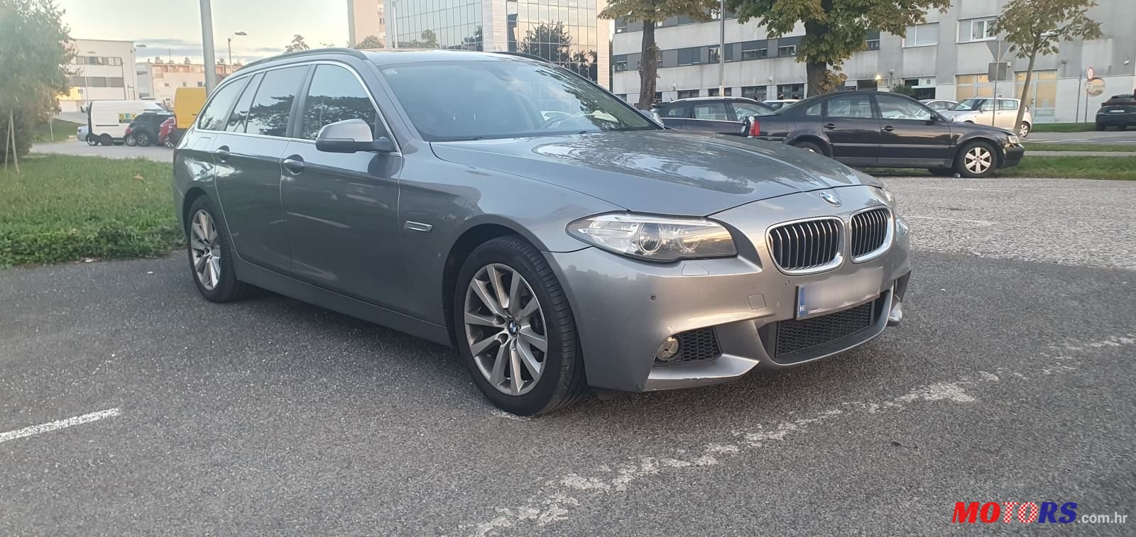 2013' BMW Serija 5 Touring 520D photo #2