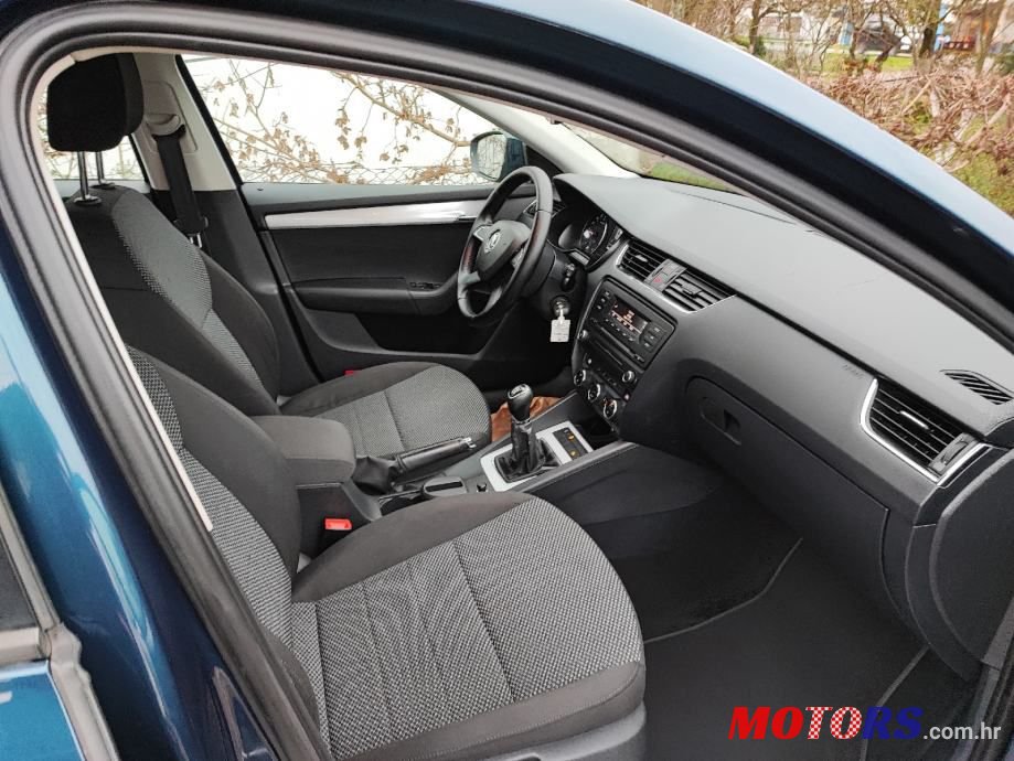 2013' Skoda Octavia Combi photo #6