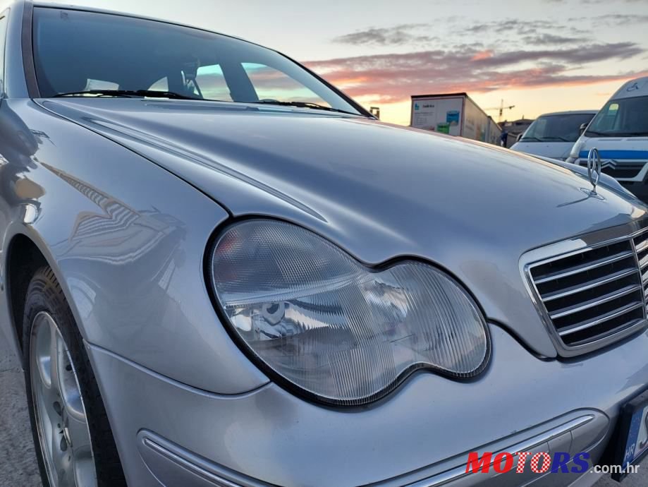 2004' Mercedes-Benz C-Klasa 220 T photo #1